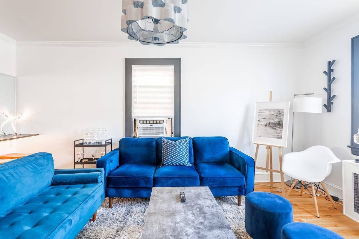 Smart TV, fireplace, stereo, offices