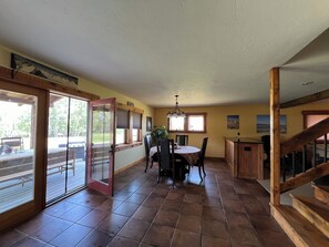 Dining - Ski, Hike, bike, fish, hunt & Yellowstone. 4 bed, 3 bath with hot tub! Sleeps 8  (Clyde Park)