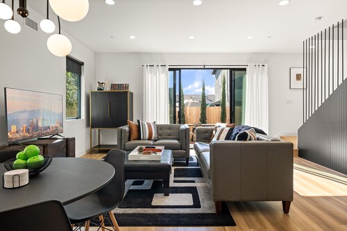 Rooftop 3BR/2.5BA Home with DTLA Views - Steps from Echo Park & Dodger Stadium!