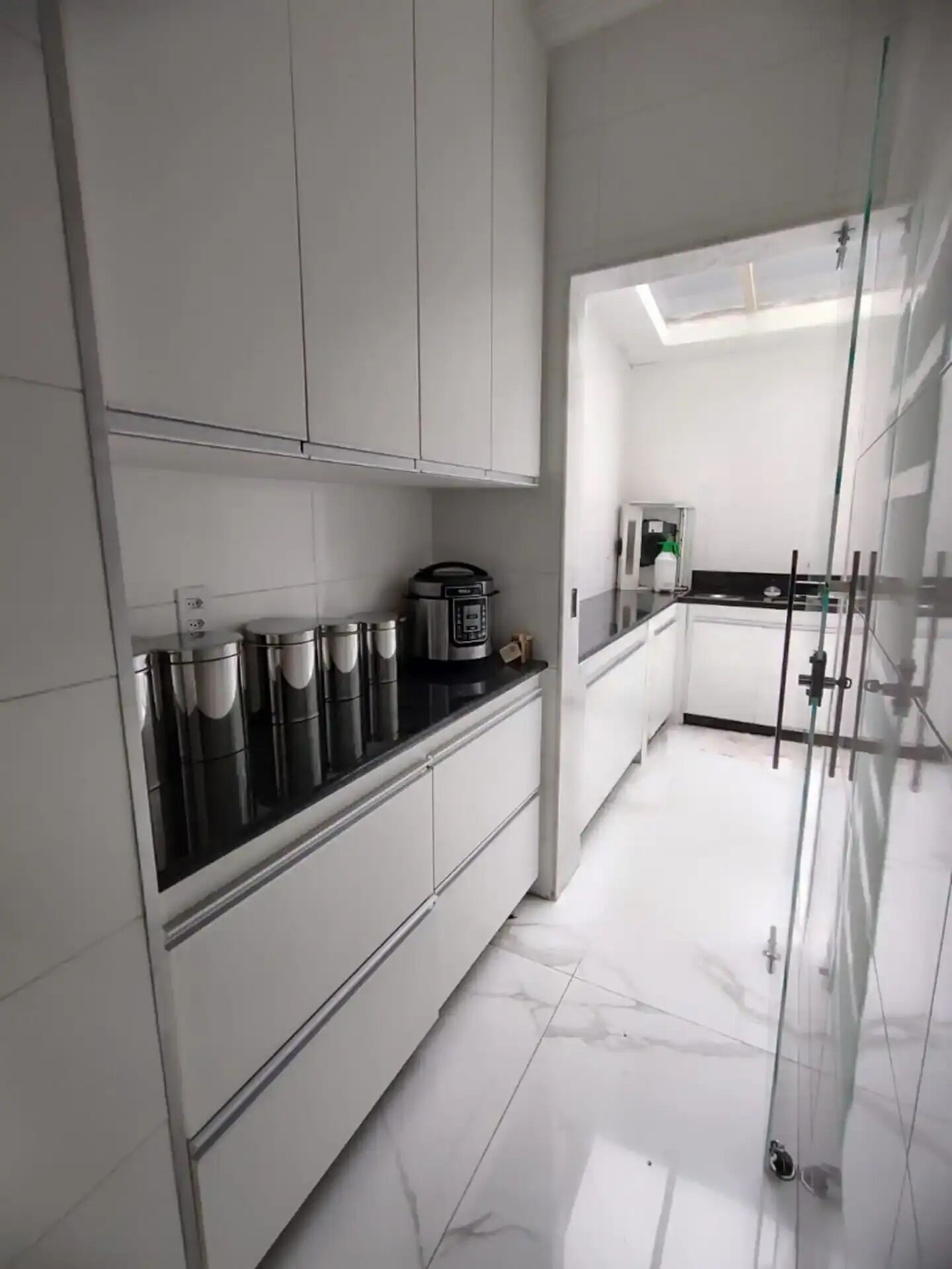 ثلاجة، ميكروويف، فرن، موقد طهي مسطح