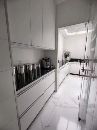 Apartamento com Área e Garagem Privativa