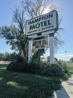 Exterior - Hampton Motel (Hampton)