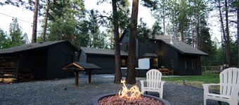 Family-Friendly, Modern Home with Extra Large Hot Tub with EV Charger