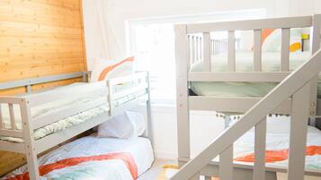 4 bedrooms, desk, iron/ironing board, travel cot