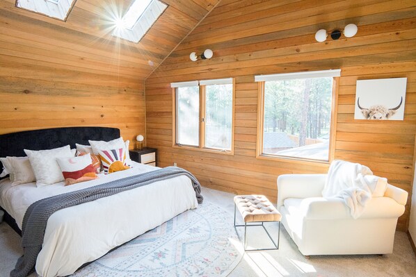 4 Schlafzimmer, Schreibtisch, Bügeleisen/Bügelbrett, Reisekinderbett