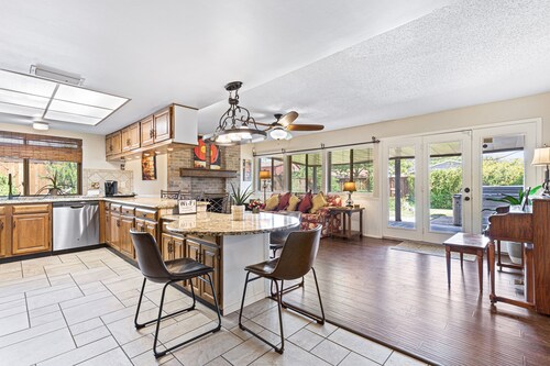 Pet-Friendly 3-bedroom w/ Game Room and Hot Tub