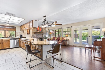 Pet-Friendly 3-bedroom w/ Game Room and Hot Tub