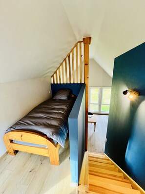 2 habitaciones, tabla de planchar con plancha, cuna de viaje y wifi 