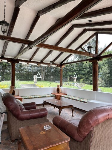 Cozy mountain retreat, great BBQ area! Pet friendly 