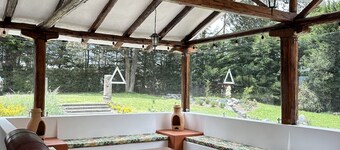 Cozy mountain retreat, great BBQ area! Pet friendly 