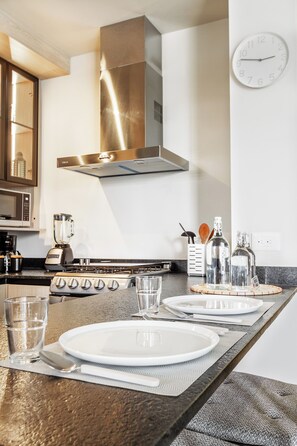 Fridge, microwave, oven, stovetop - Casa Biznaga by Cosmos Homes (El Marques)