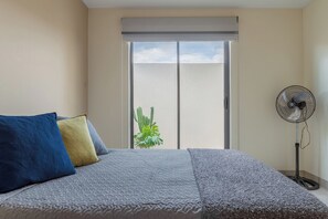 2 bedrooms, iron/ironing board, travel cot, free WiFi - Casa Biznaga by Cosmos Homes (El Marques)