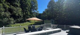 GREAT FOR FAMILIES! 3 MINUTE WALK TO MAIN STREET & 1 MILE FROM WINDHAM SKI MT. 