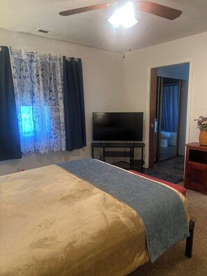3 chambres, bureau, fer et planche à repasser, accès au Wi-Fi (inclus)