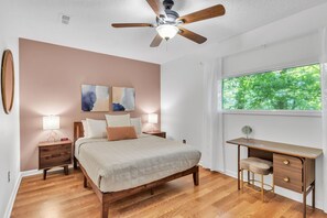 4 makuuhuonetta, silitysrauta/-lauta, Wi-Fi, vuodevaatteet