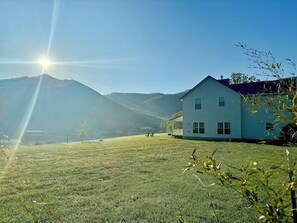 Property grounds - 4th of July Special Horses, Fireworks Views, Fun (Sevierville)