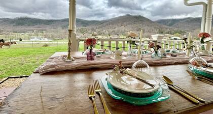 Panoramic Fall Views, Horses, Cozy Farmhouse