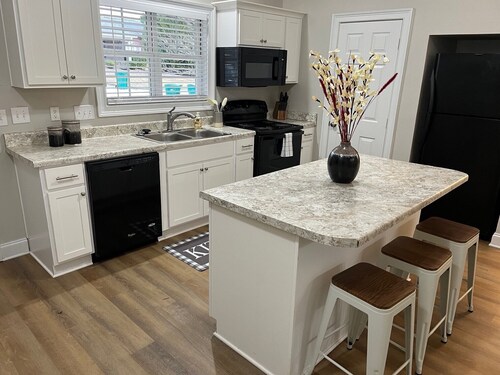 Big a_s House; 4BR 4BA-games,golf,weddings