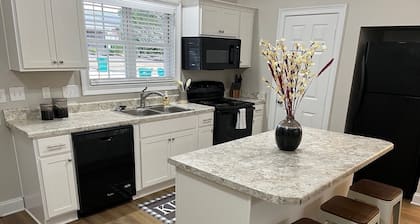 Big a_s House; 4BR 4BA-games,golf,weddings