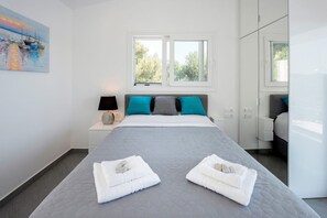 5 bedrooms, in-room safe, iron/ironing board, free WiFi