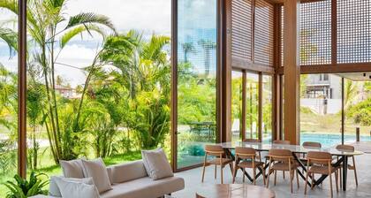 Mansão em Praia do Forte Vista Mar, Condominio Piscinas Naturais - Jangadas