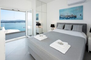 8 bedrooms, in-room safe, iron/ironing board, free WiFi