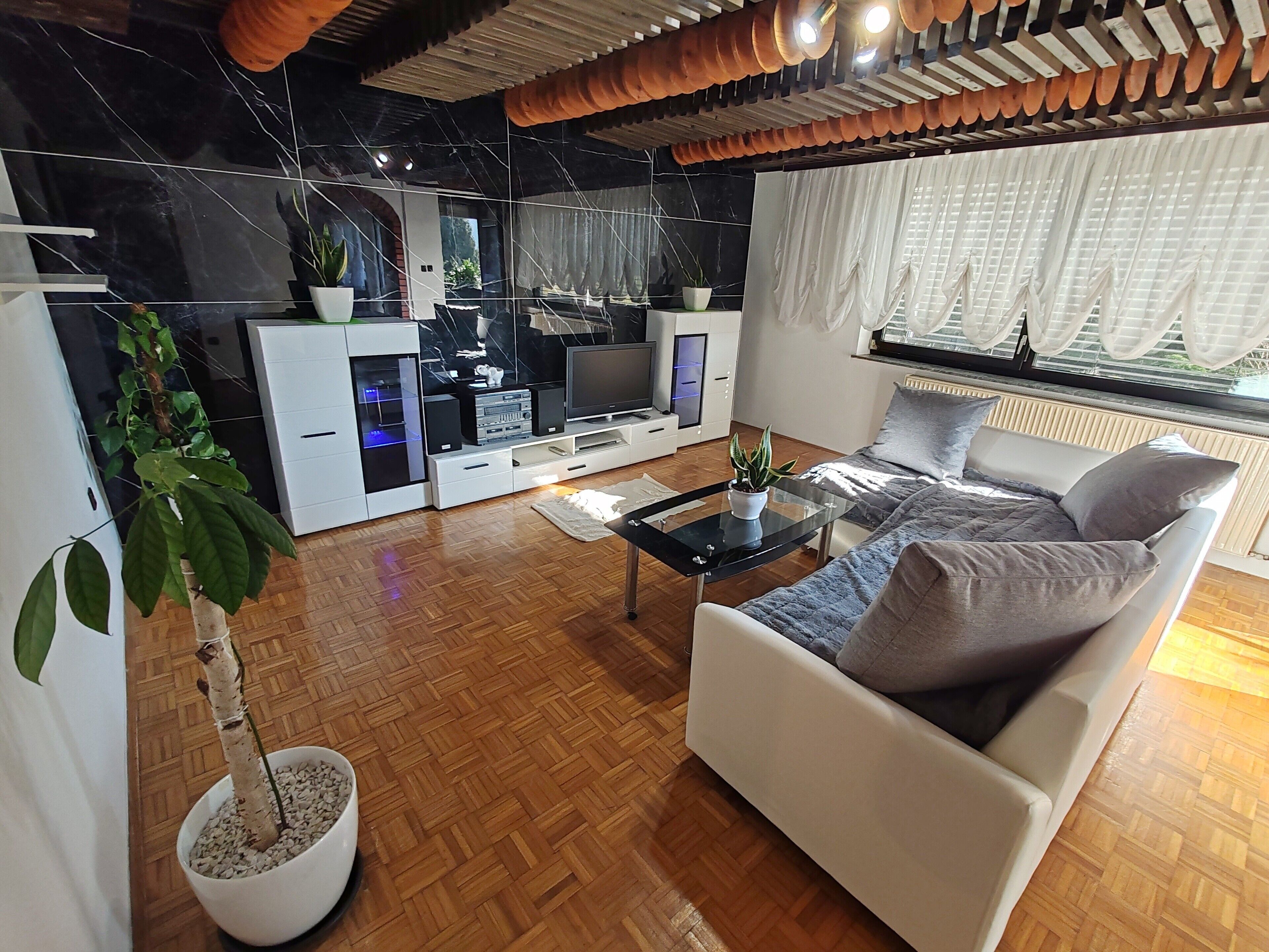 Fernseher, Stereoanlage