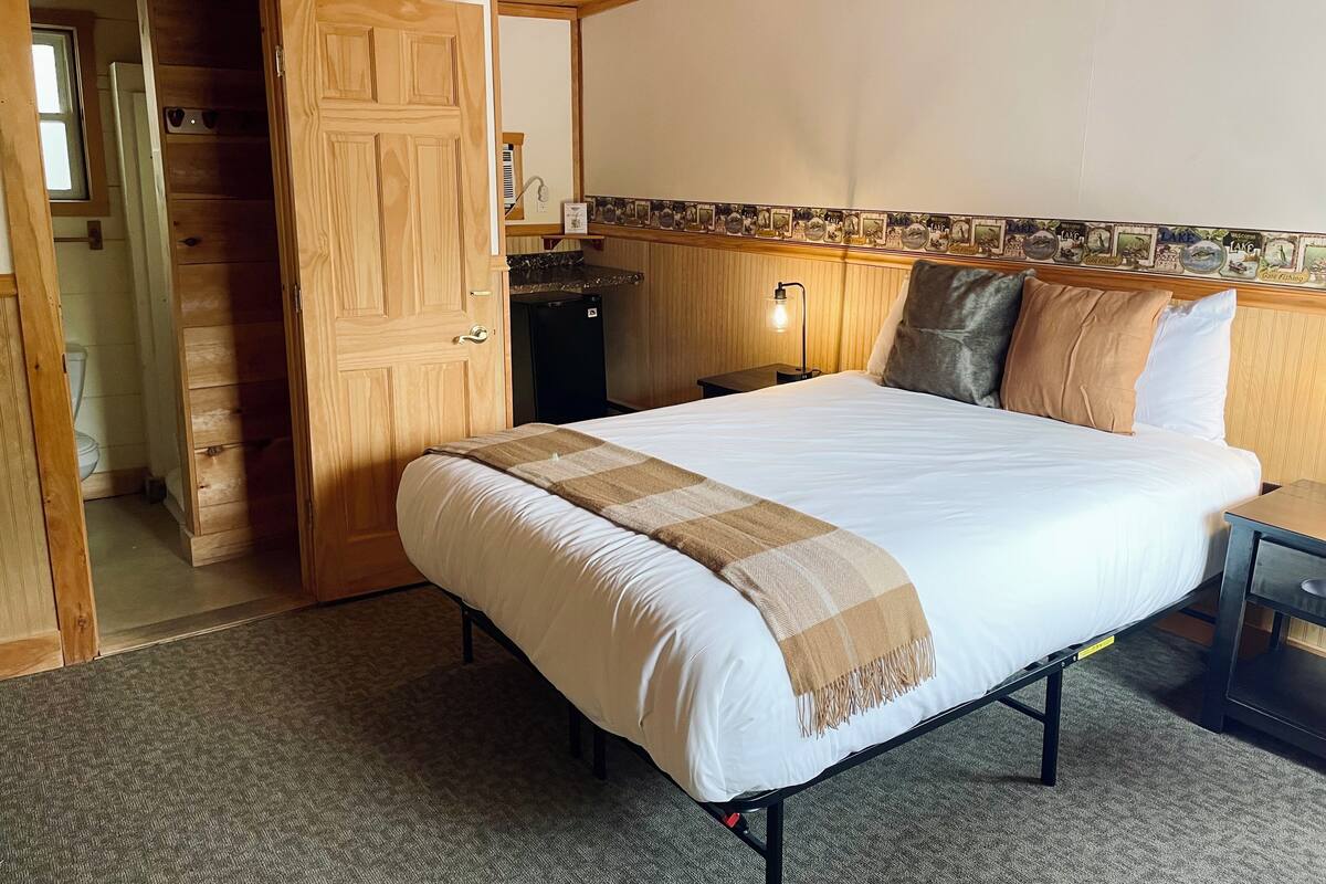 WiFi (free), bed sheets