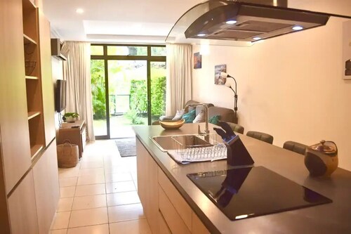 2 BR 2 Bath Luxury Condo with Exclusive Swim-Up Bar/Restaurant