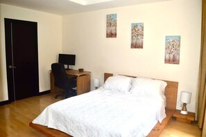 2 bedrooms, desk, iron/ironing board, WiFi