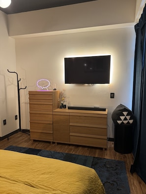 Room - 2 Bedroom/2 Bath condo with full patio and pool, 10 minutes to Clearwater Beach (Clearwater)