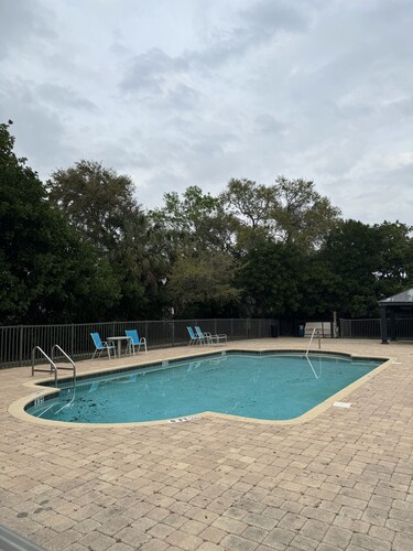 2 Bedroom/2 Bath condo with full patio and pool, 10 minutes to Clearwater Beach