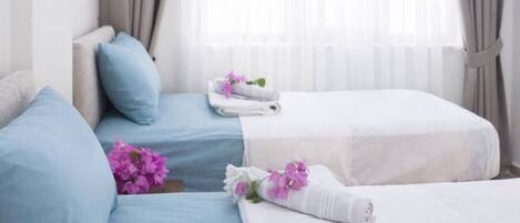 2 عدّة غرف نوم وملاءات أسرّة