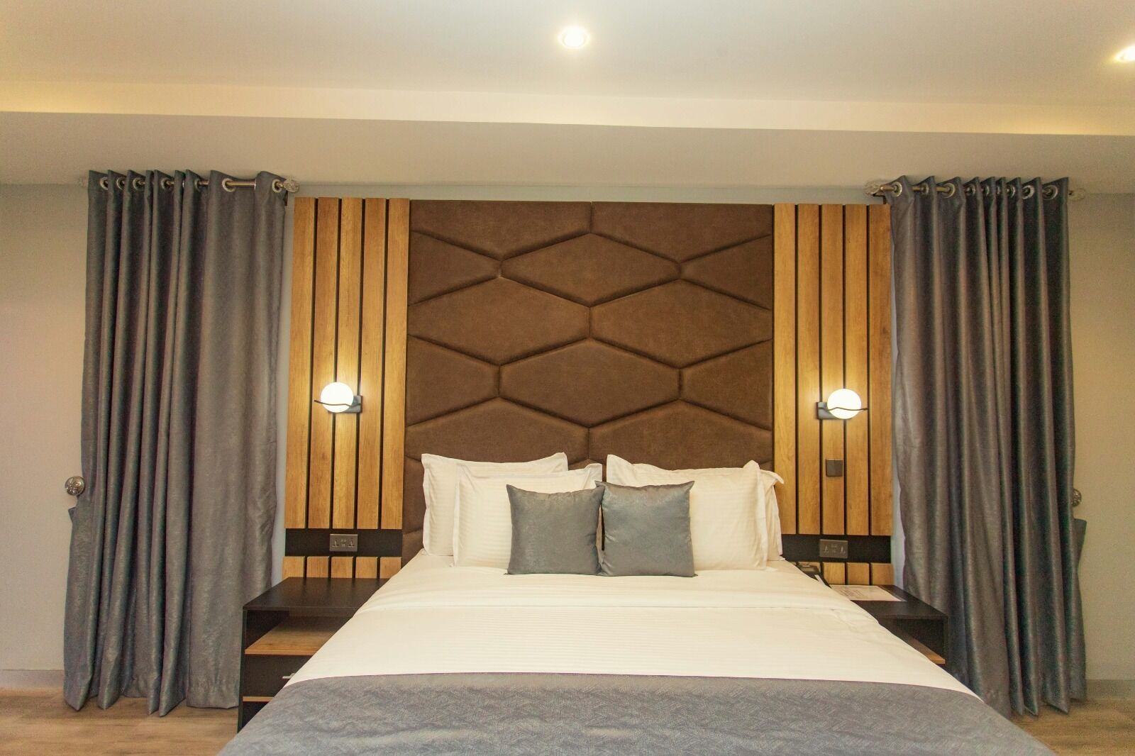 1 多间卧室、客房内保险箱、免费 WiFi