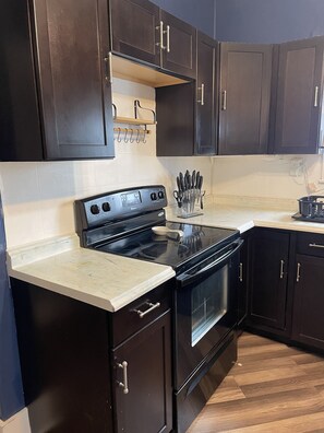 Private kitchen - Modern Retreat with MOVIE THEATER! (Saint Marys)