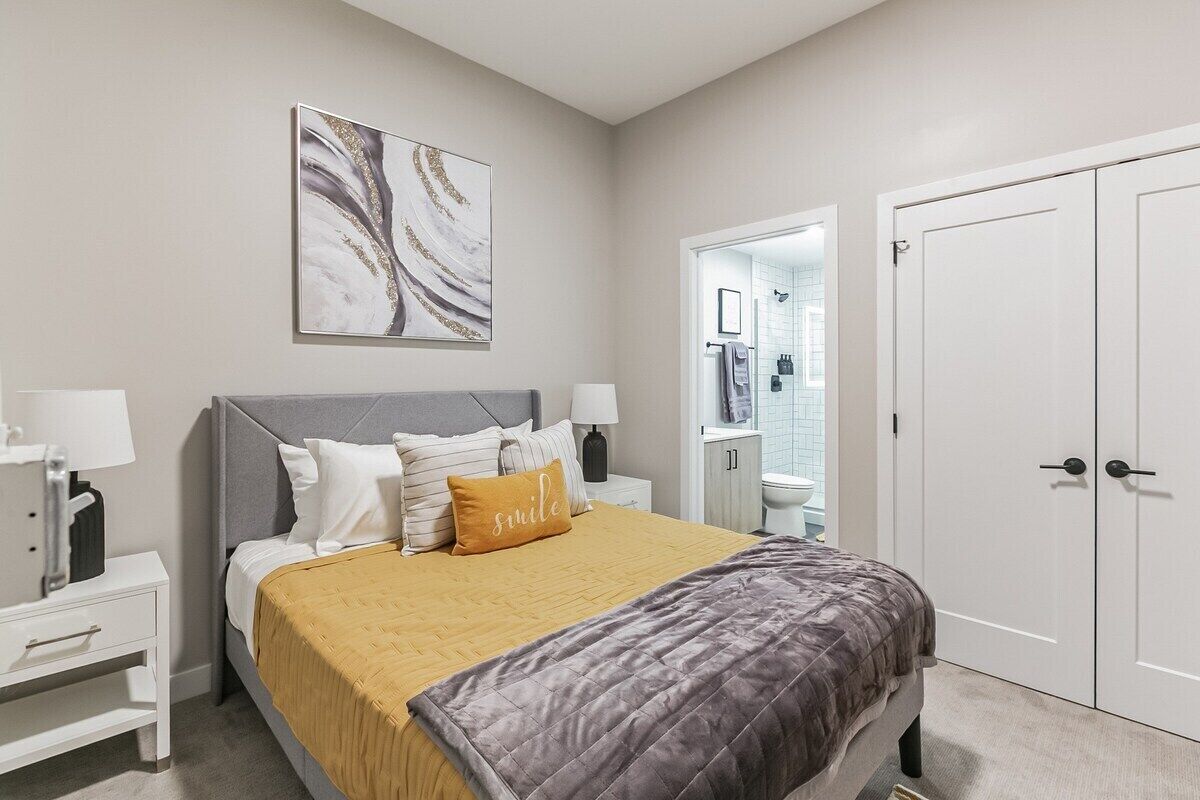 1 bedroom, iron/ironing board, internet, bed sheets