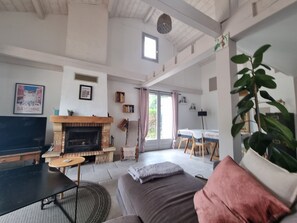 Smart-TV, Kamin, Computerbildschirme, Drucker