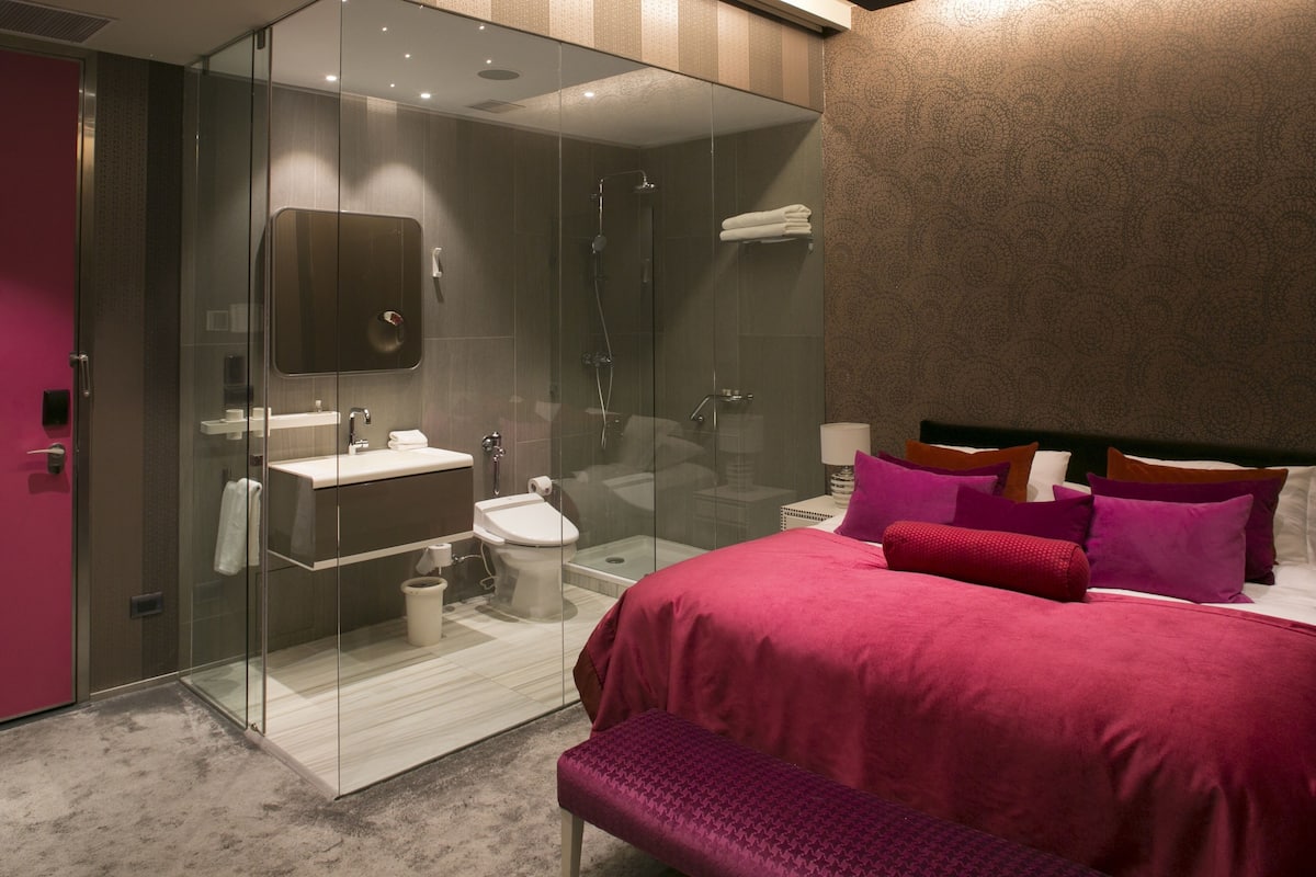 Signature tweepersoonskamer | Luxe beddengoed, donzen dekbedden, individueel gedecoreerd