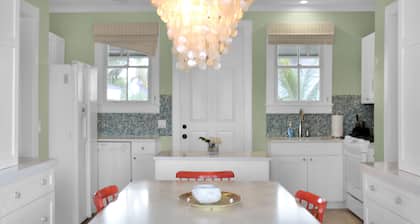 2 Bed 2 Bath Waterfront House located in Schooner Bay, Abaco