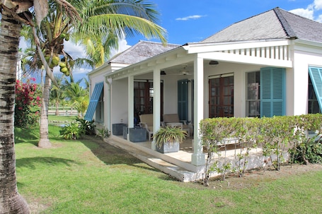 Terrace/patio. 2 Bed 2 Bath Waterfront House located in Schooner Bay, Abaco