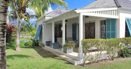 2 Bed 2 Bath Waterfront House located in Schooner Bay, Abaco