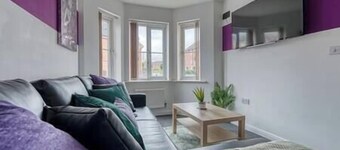 Beautiful 5 Bed House Free WIFI