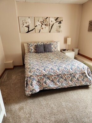 1 bedroom, desk, iron/ironing board, WiFi