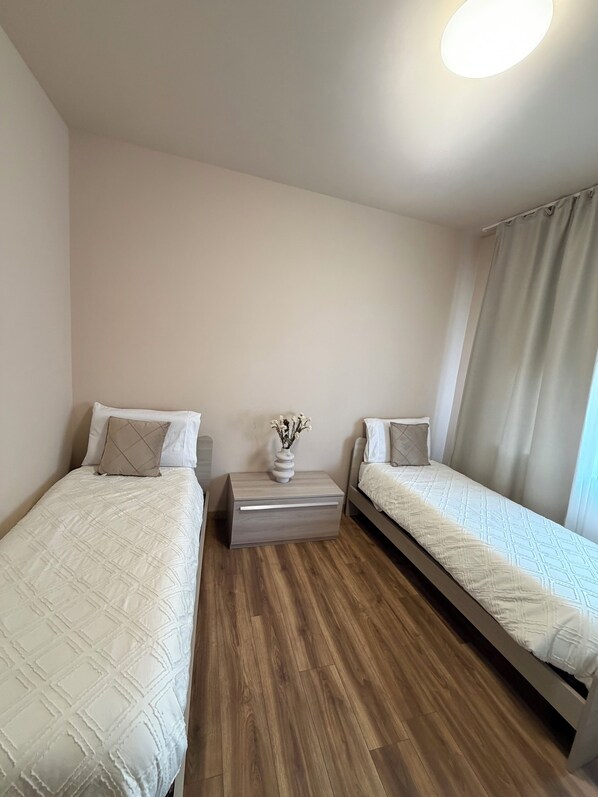 2 bedrooms, iron/ironing board, travel cot, free WiFi