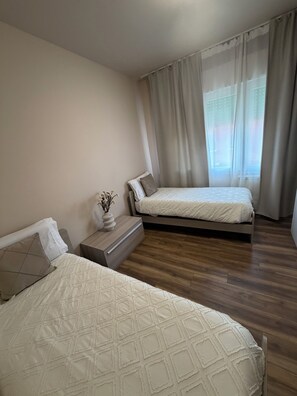 2 bedrooms, iron/ironing board, travel cot, free WiFi