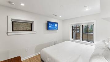 2 bedrooms, desk, iron/ironing board, travel crib