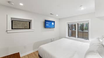 2 bedrooms, desk, iron/ironing board, travel crib