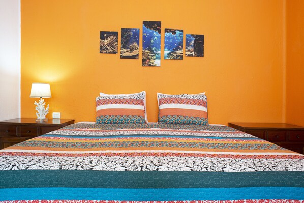 3 slaapkamers, een strijkplank/strijkijzer, wifi, beddengoed