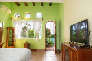 3 slaapkamers, een strijkplank/strijkijzer, wifi, beddengoed