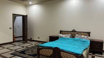 2 makuuhuonetta, silitysrauta/-lauta, Wi-Fi, vuodevaatteet